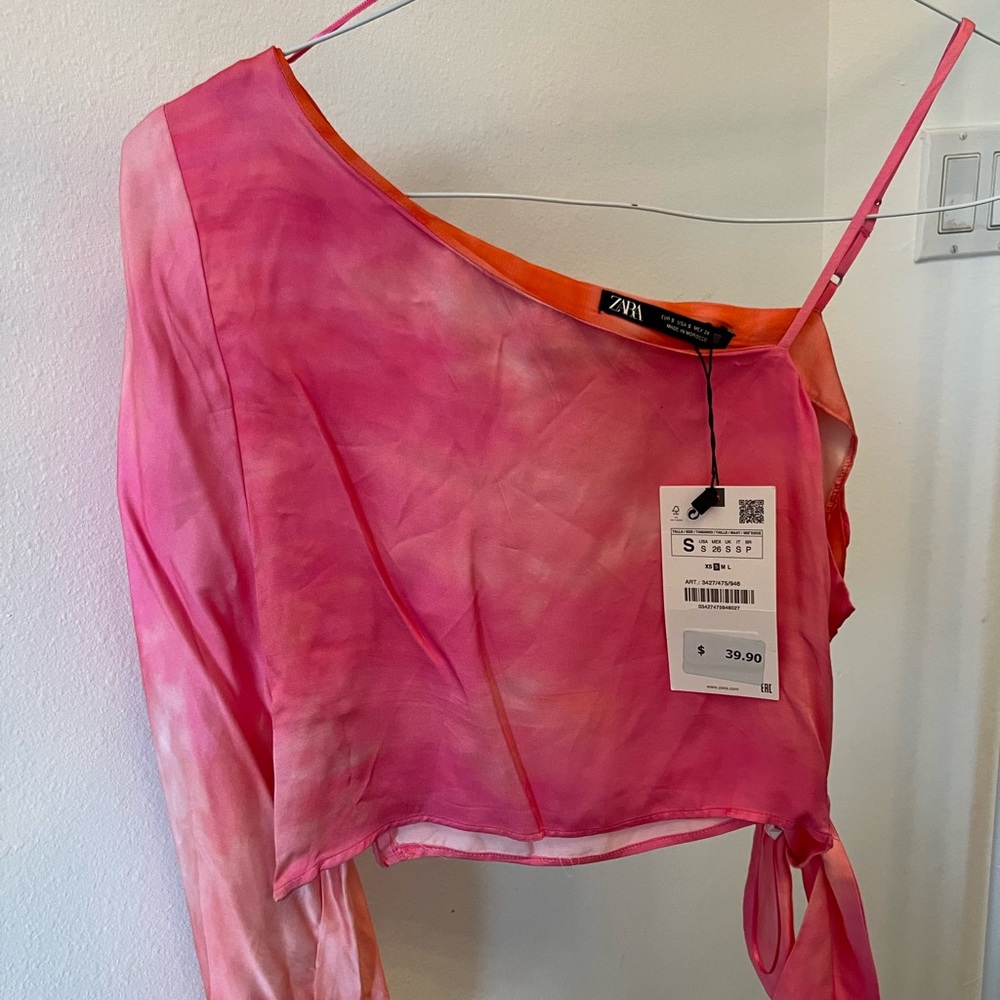 Off shoulder crop top